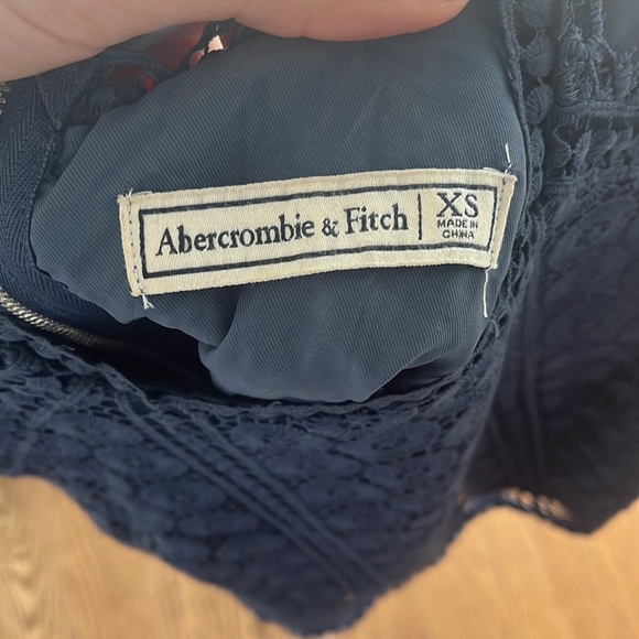 Blue embroidered crop top - Picture 5 of 5
